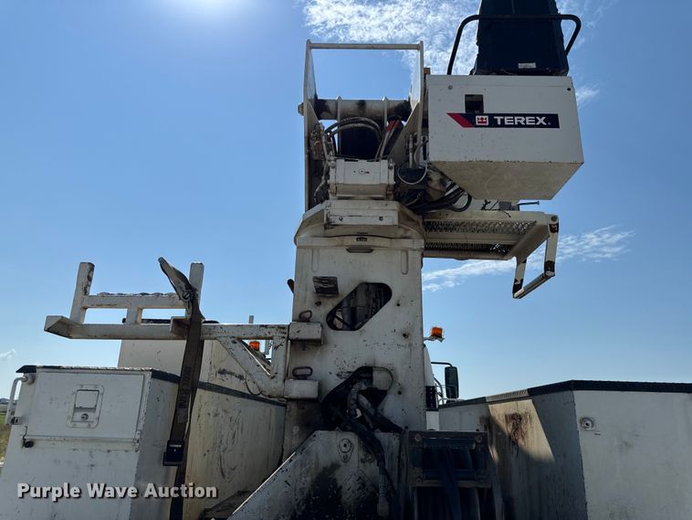 image for item DY8293 2013 Freightliner Business Class M2 digger derrick truck