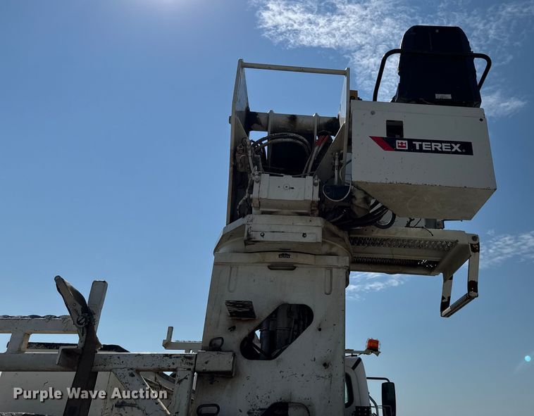 image for item DY8293 2013 Freightliner Business Class M2 digger derrick truck