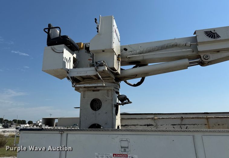 image for item DY8293 2013 Freightliner Business Class M2 digger derrick truck