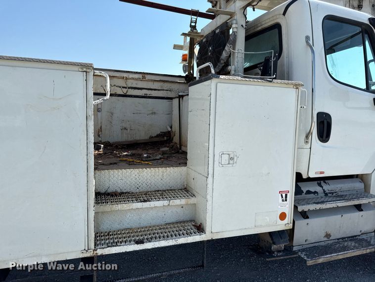 image for item DY8293 2013 Freightliner Business Class M2 digger derrick truck