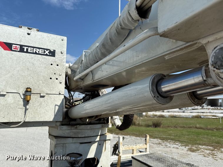 image for item DY8293 2013 Freightliner Business Class M2 digger derrick truck