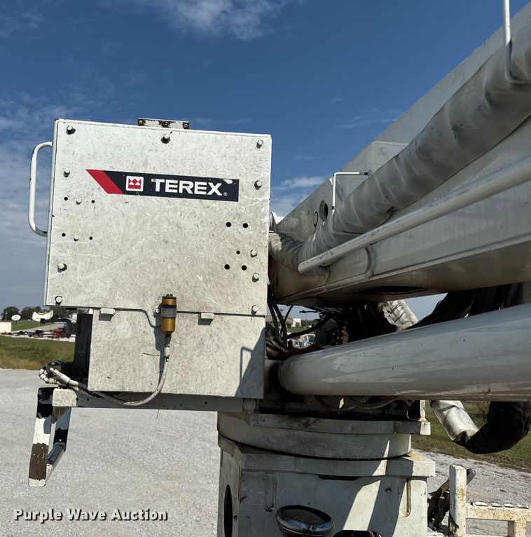 image for item DY8293 2013 Freightliner Business Class M2 digger derrick truck