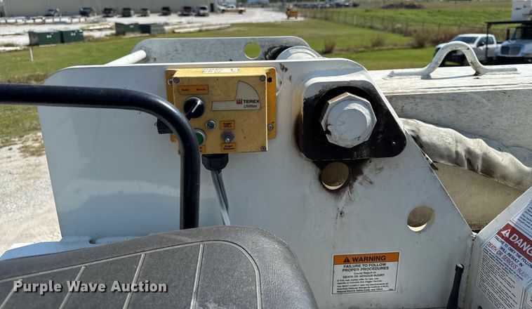 image for item DY8293 2013 Freightliner Business Class M2 digger derrick truck