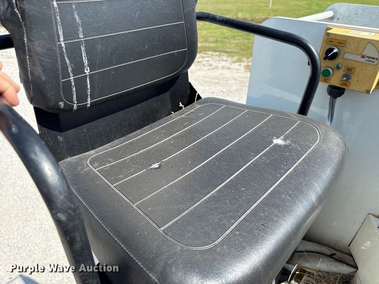 image for item DY8293 2013 Freightliner Business Class M2 digger derrick truck