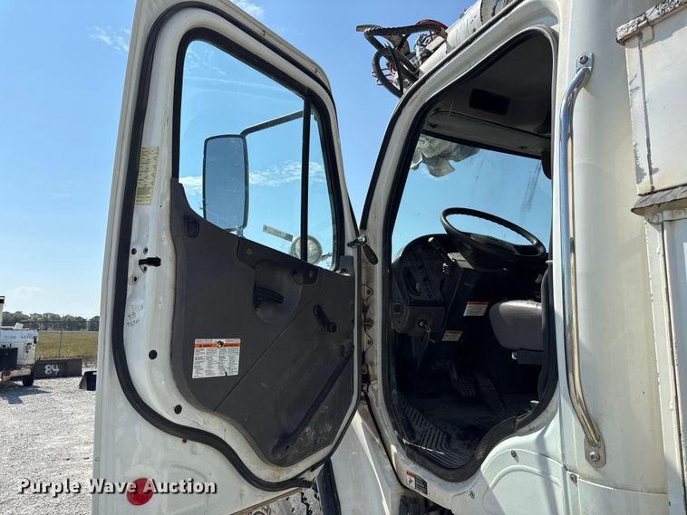 image for item DY8293 2013 Freightliner Business Class M2 digger derrick truck