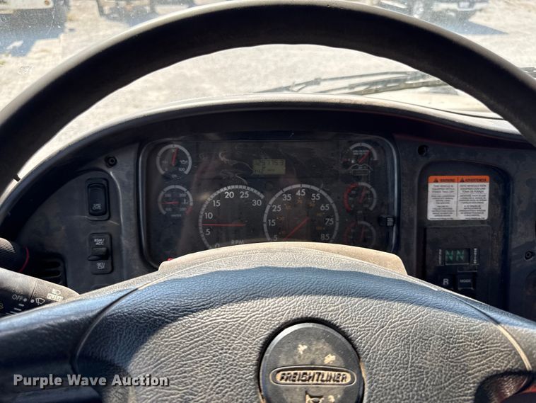 image for item DY8293 2013 Freightliner Business Class M2 digger derrick truck