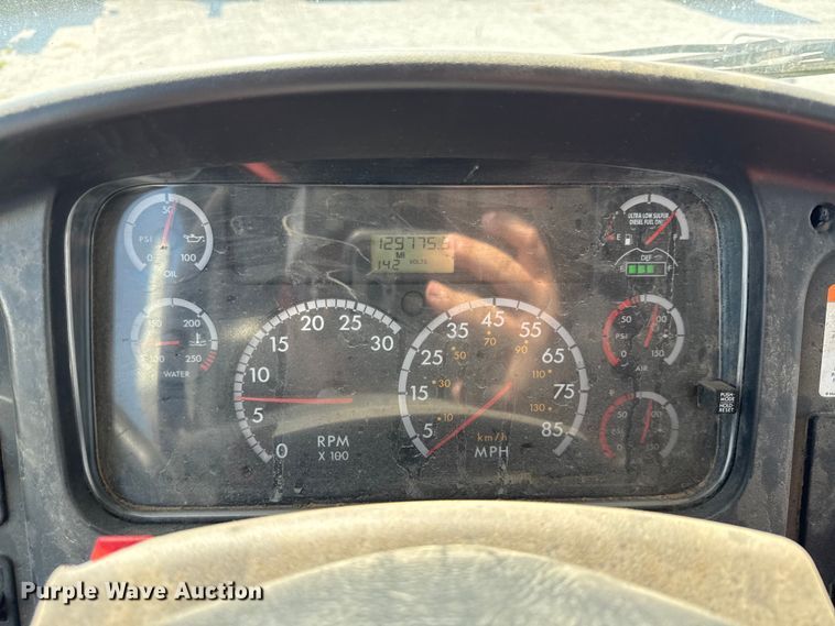 image for item DY8293 2013 Freightliner Business Class M2 digger derrick truck