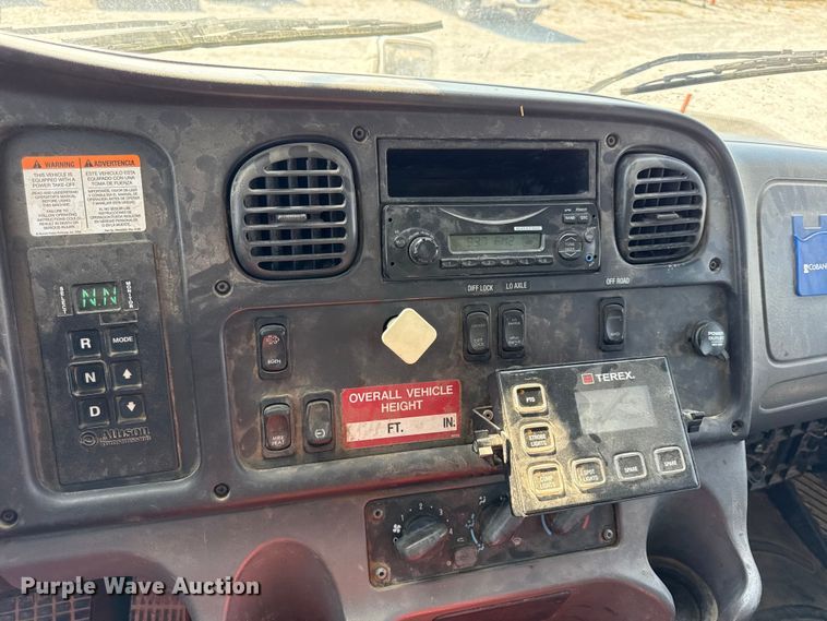 image for item DY8293 2013 Freightliner Business Class M2 digger derrick truck