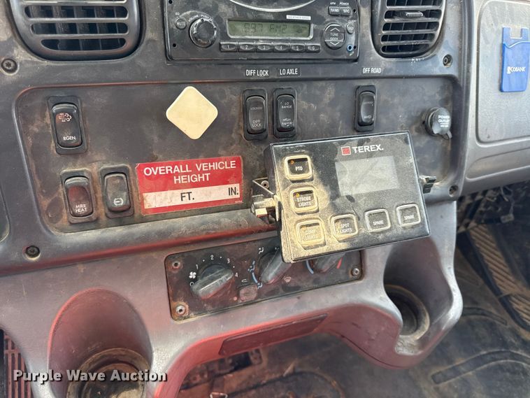 image for item DY8293 2013 Freightliner Business Class M2 digger derrick truck