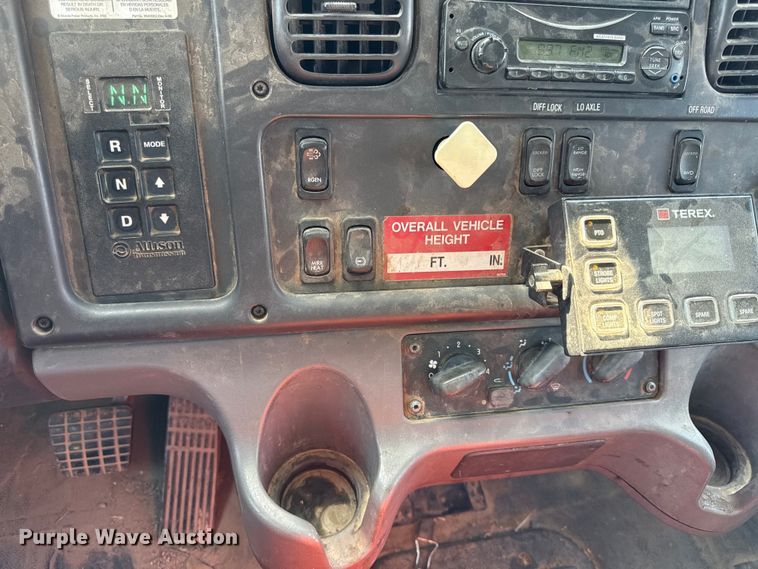 image for item DY8293 2013 Freightliner Business Class M2 digger derrick truck