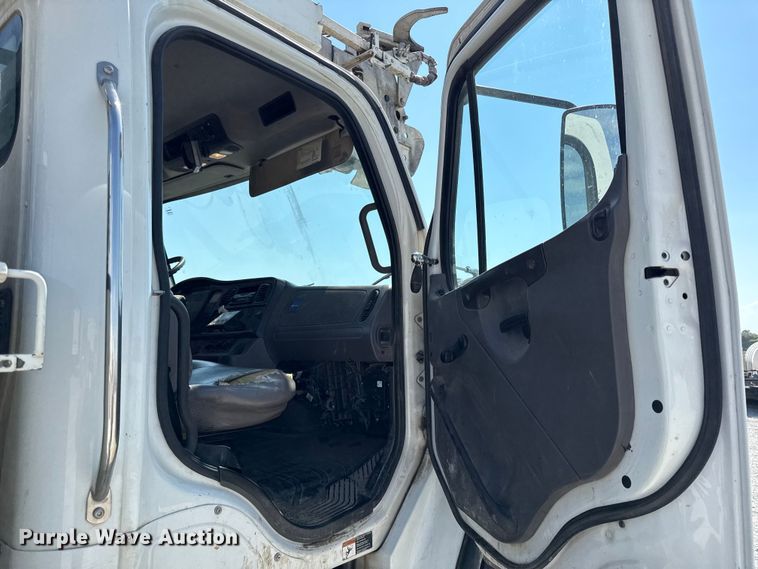 image for item DY8293 2013 Freightliner Business Class M2 digger derrick truck