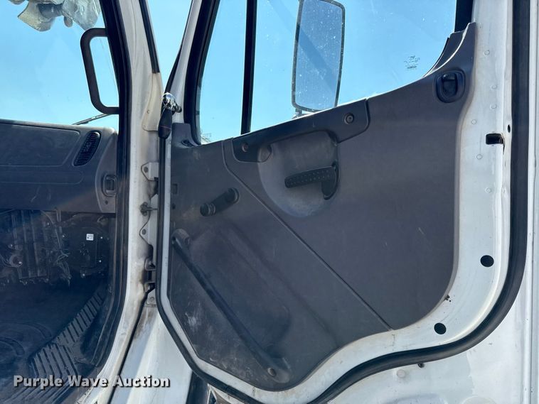 image for item DY8293 2013 Freightliner Business Class M2 digger derrick truck