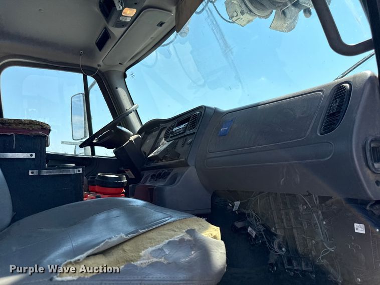 image for item DY8293 2013 Freightliner Business Class M2 digger derrick truck