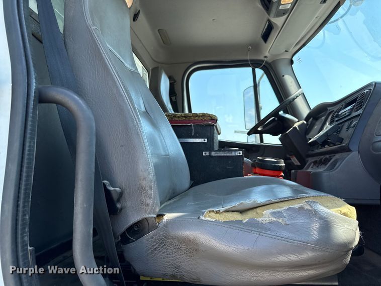 image for item DY8293 2013 Freightliner Business Class M2 digger derrick truck