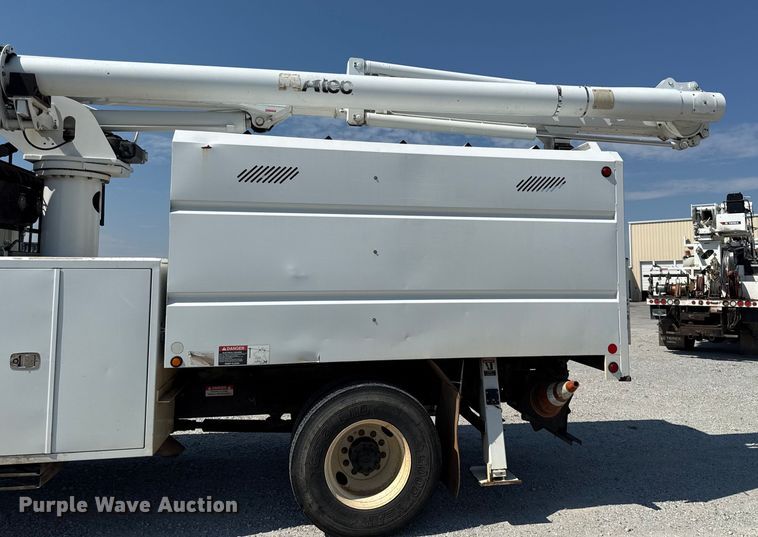 image for item DY8294 2013 International 4300 forestry bucket truck