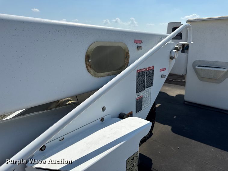 image for item DY8294 2013 International 4300 forestry bucket truck