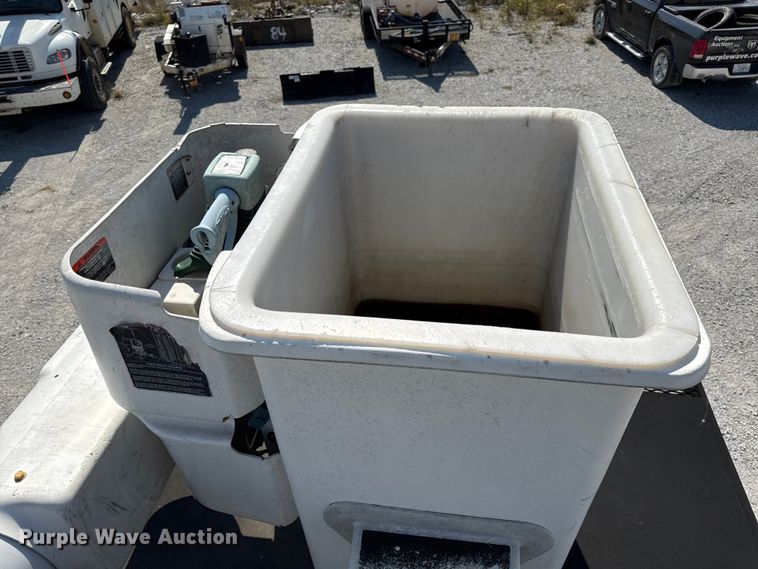 image for item DY8294 2013 International 4300 forestry bucket truck