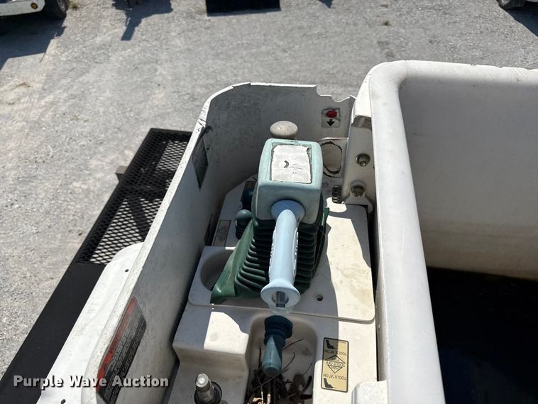 image for item DY8294 2013 International 4300 forestry bucket truck