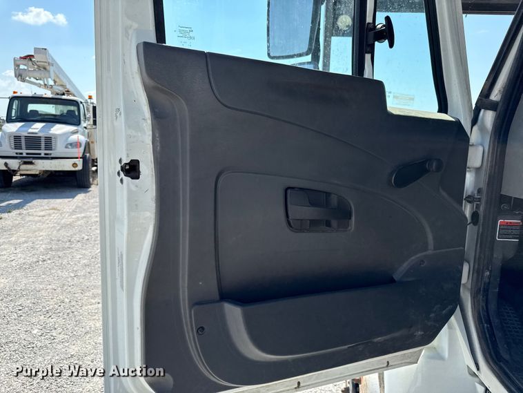 image for item DY8294 2013 International 4300 forestry bucket truck