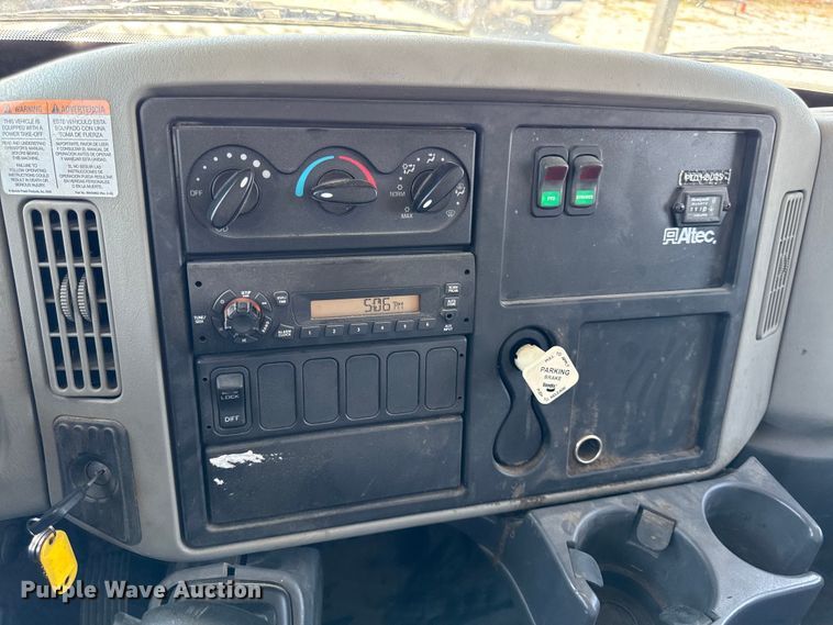 image for item DY8294 2013 International 4300 forestry bucket truck