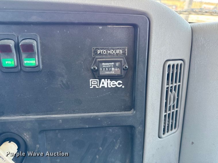 image for item DY8294 2013 International 4300 forestry bucket truck