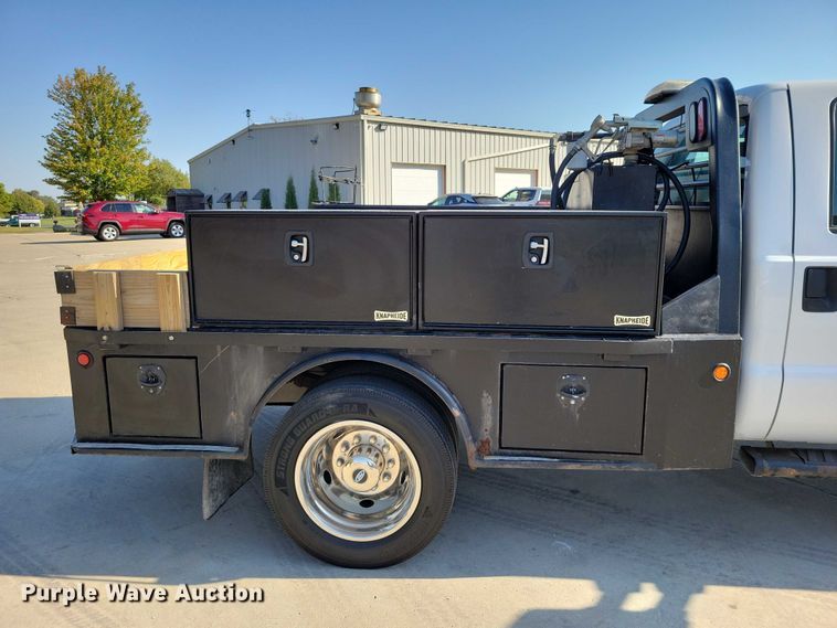 image for item DZ6731 2016 Ford F550 Super Duty utility / service truck