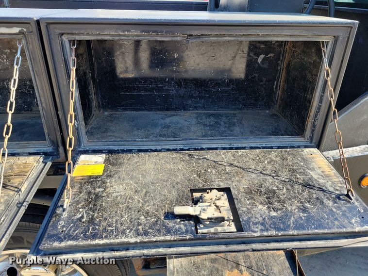 image for item DZ6731 2016 Ford F550 Super Duty utility / service truck