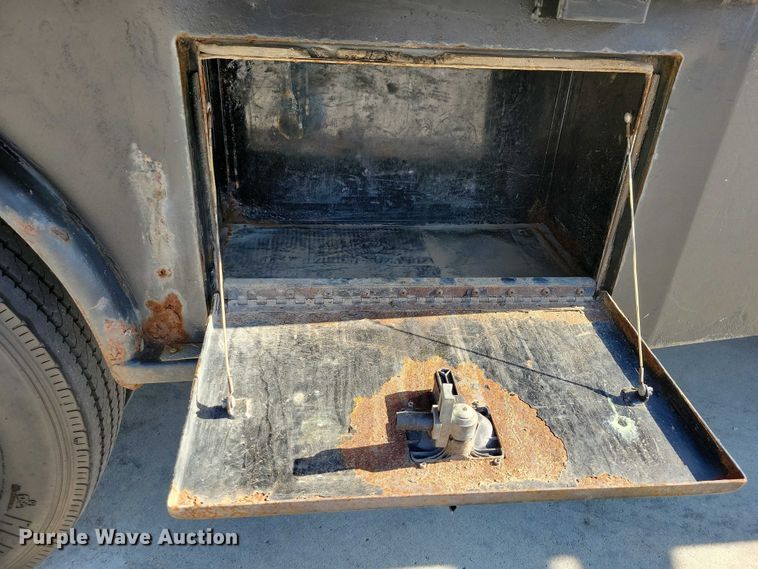 image for item DZ6731 2016 Ford F550 Super Duty utility / service truck