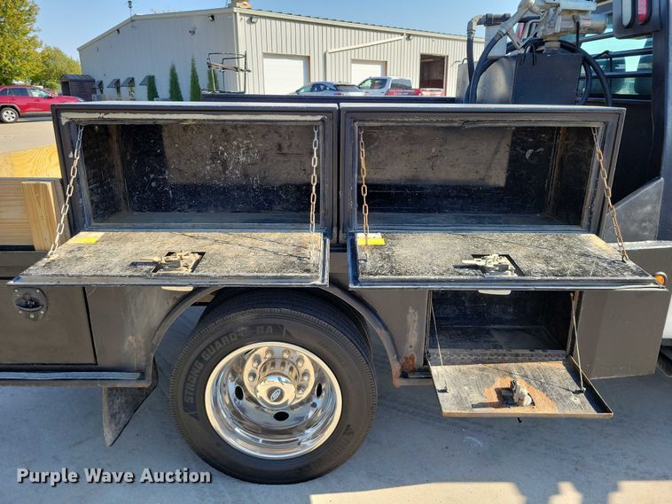 image for item DZ6731 2016 Ford F550 Super Duty utility / service truck