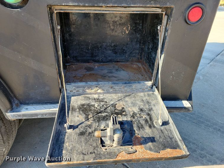 image for item DZ6731 2016 Ford F550 Super Duty utility / service truck