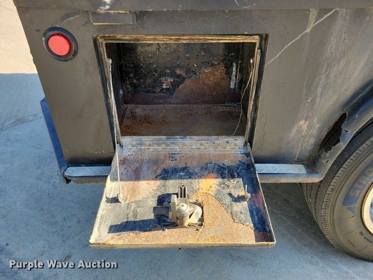 image for item DZ6731 2016 Ford F550 Super Duty utility / service truck