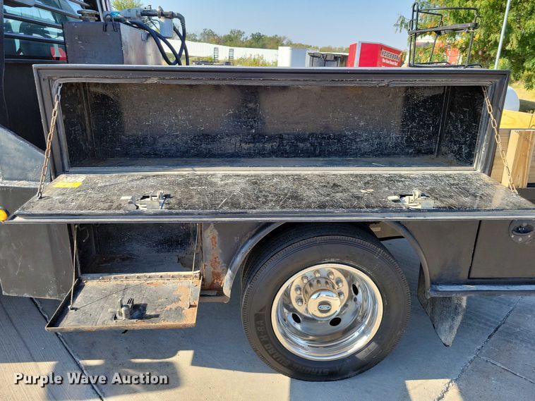 image for item DZ6731 2016 Ford F550 Super Duty utility / service truck