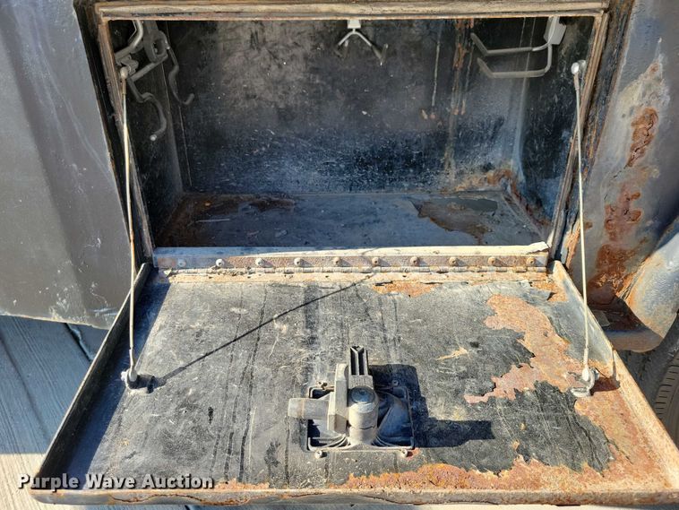 image for item DZ6731 2016 Ford F550 Super Duty utility / service truck