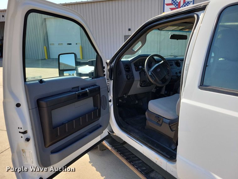 image for item DZ6731 2016 Ford F550 Super Duty utility / service truck