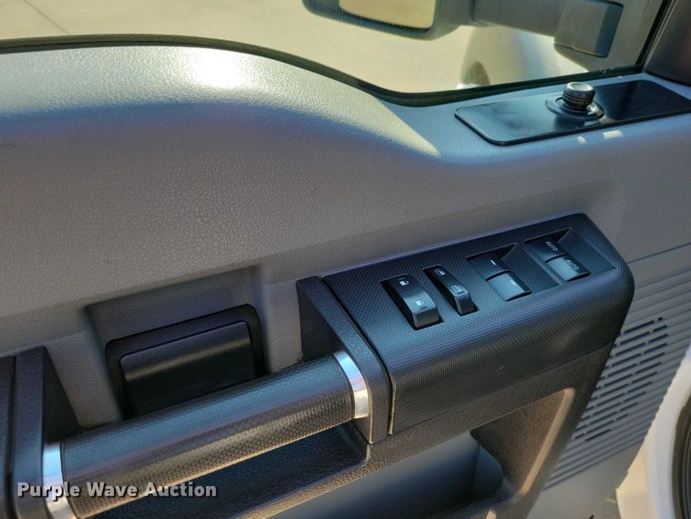 image for item DZ6731 2016 Ford F550 Super Duty utility / service truck