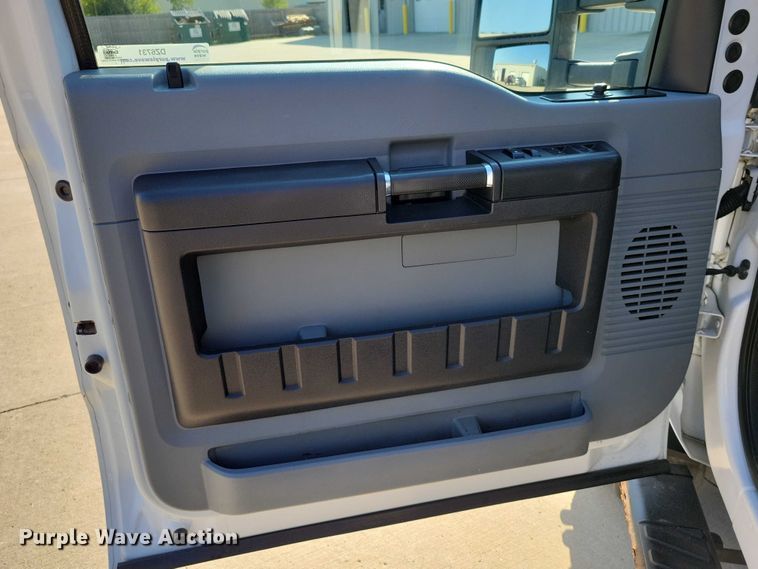 image for item DZ6731 2016 Ford F550 Super Duty utility / service truck