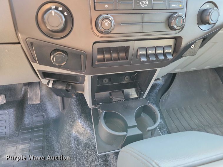 image for item DZ6731 2016 Ford F550 Super Duty utility / service truck