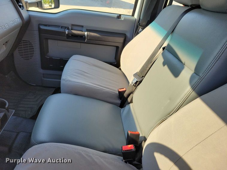 image for item DZ6731 2016 Ford F550 Super Duty utility / service truck