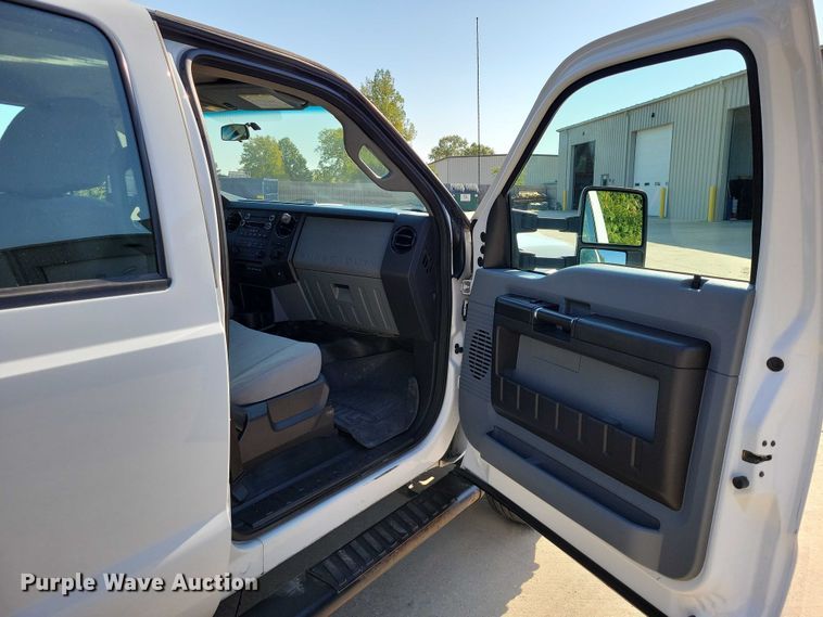 image for item DZ6731 2016 Ford F550 Super Duty utility / service truck