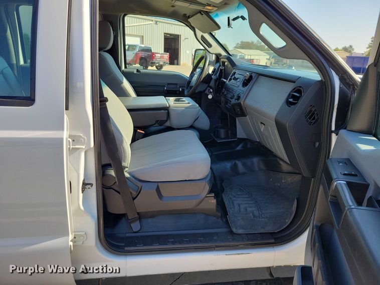 image for item DZ6731 2016 Ford F550 Super Duty utility / service truck