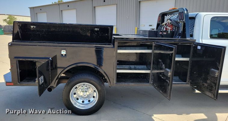 image for item DZ6732 2023 RAM 5500 utility / service truck