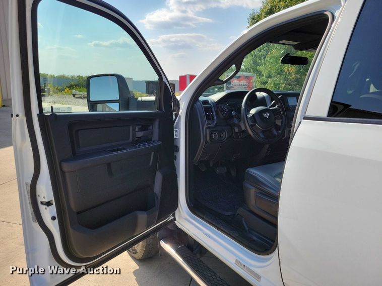 image for item DZ6732 2023 RAM 5500 utility / service truck