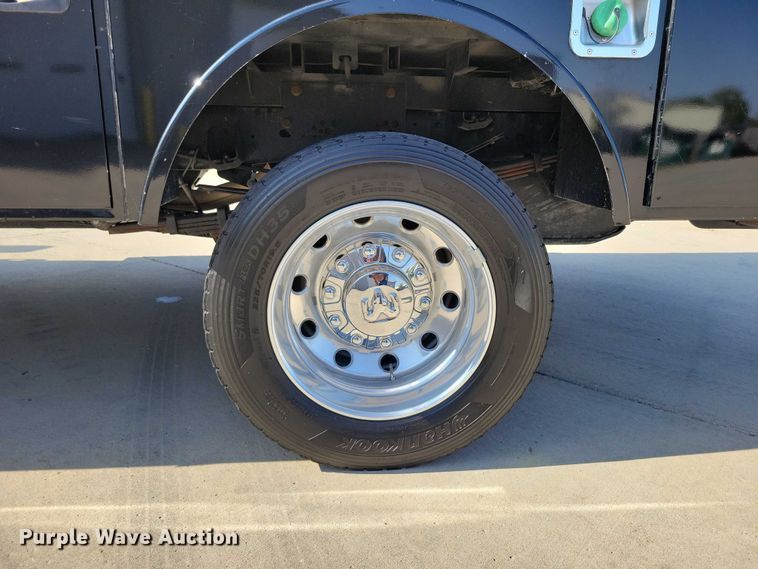 image for item DZ6732 2023 RAM 5500 utility / service truck