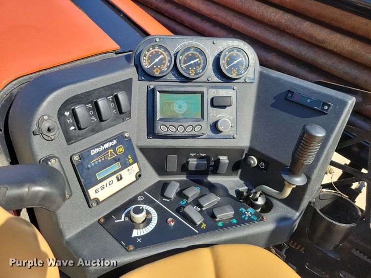 image for item EA2605 2015 Ditch Witch JT20 directional boring unit with trailer