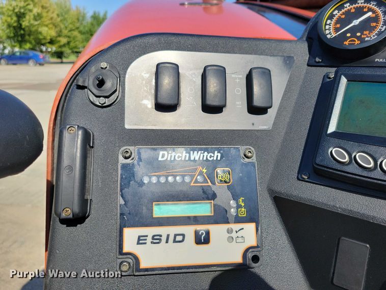 image for item EA2605 2015 Ditch Witch JT20 directional boring unit with trailer