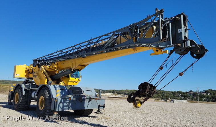 image for item EA2617 2006 Grove RT700E crane