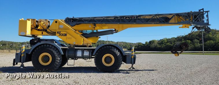 image for item EA2617 2006 Grove RT700E crane