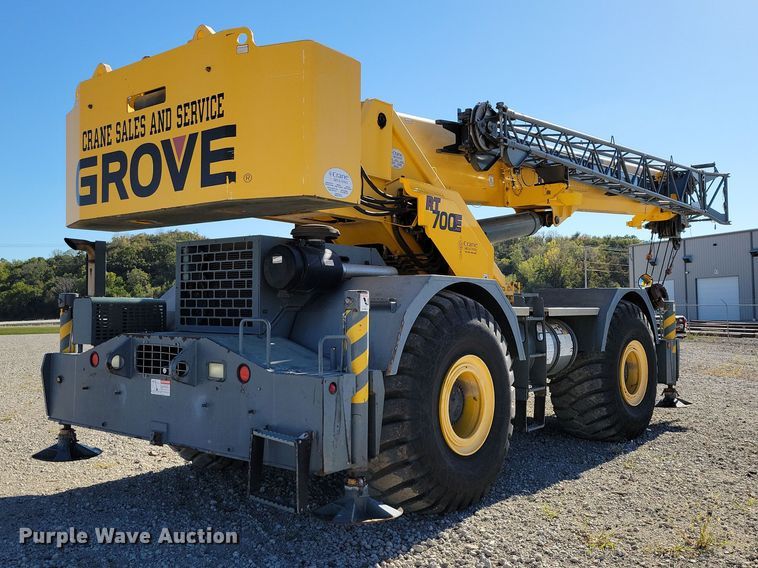 image for item EA2617 2006 Grove RT700E crane