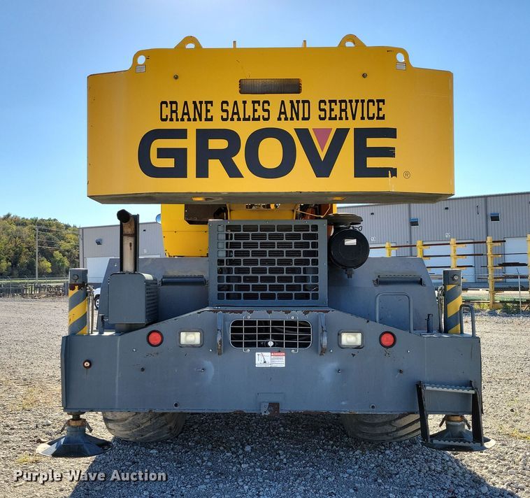 image for item EA2617 2006 Grove RT700E crane