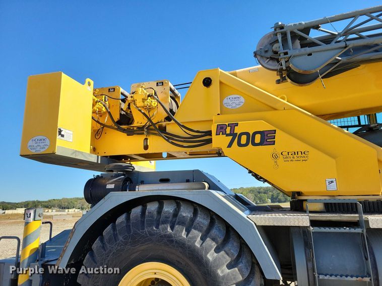 image for item EA2617 2006 Grove RT700E crane
